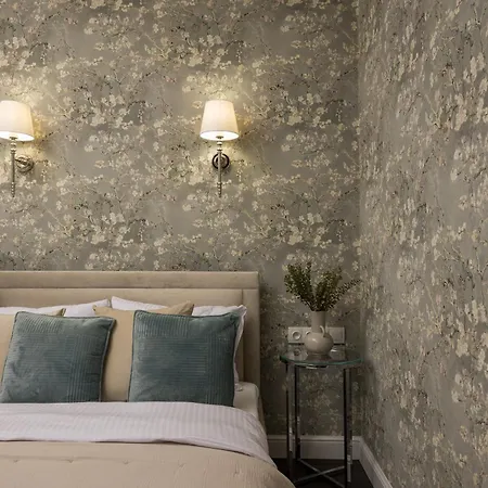 Bright Crystal Premium By Bookinghost * Varsó